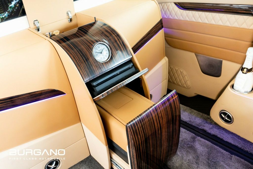 Lexus LM 300h VIP executive lounge